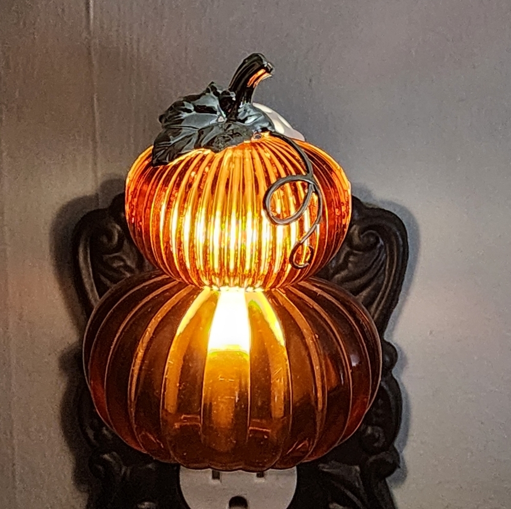 Bath & Body Works Fluted Pumpkin Light Up Wallflower Plug Fall NWT - Picture 3 of 3